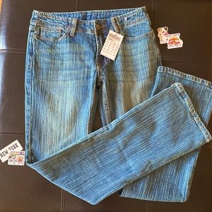 BRAND MELVILLE low rise boot cute jeans🤍